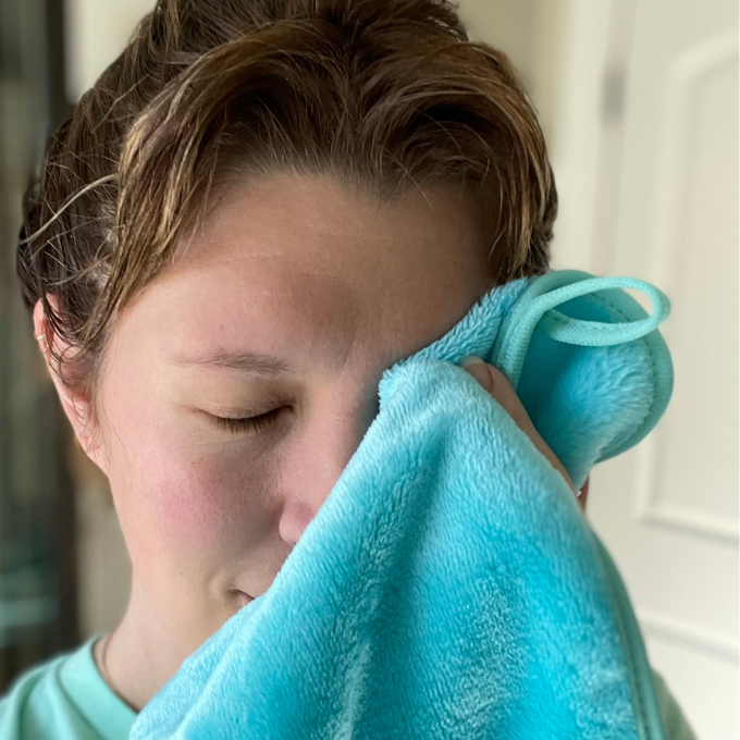 Wash the Day Away Makeup Removing Towel